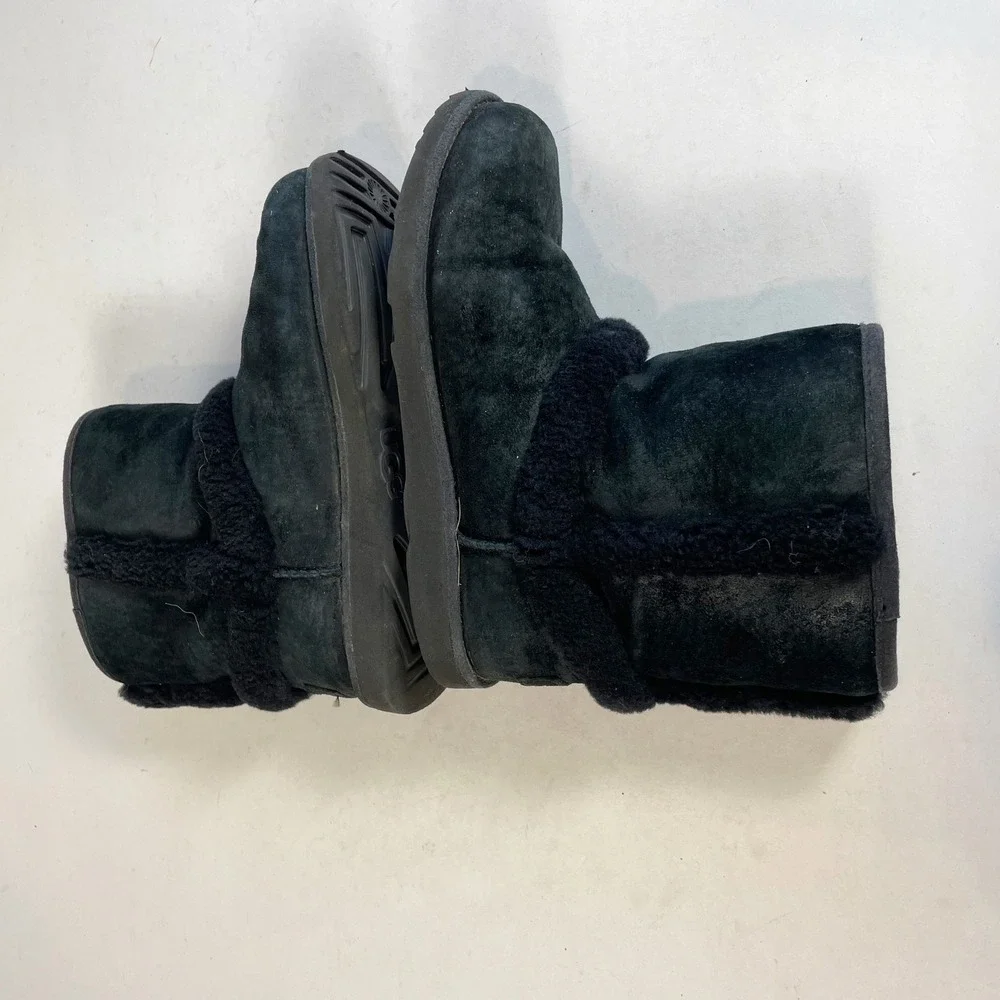 UGG Hadley II Kids Waterproof Boots Black‎ Suede Sheepskin Size 4 Youth 1017332K